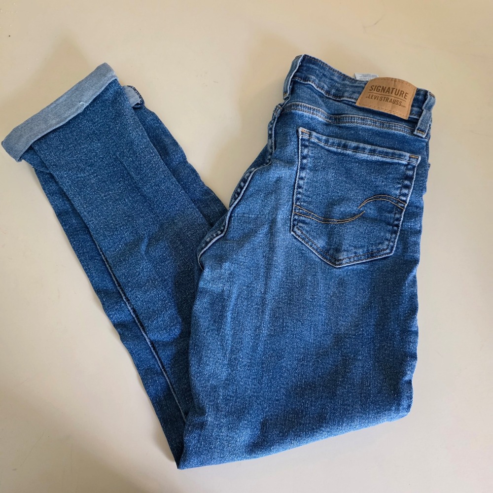 Signature Levi Strauss Boyfriend Jeans Medium Wash Distressed Womens 6 W28
